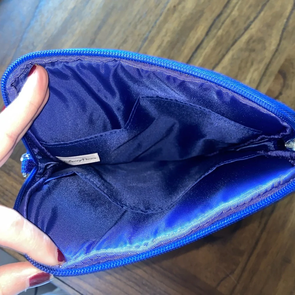 🏰 Disneyland Padded Tablet Crossbody Bag